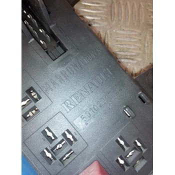 Recambio de caja reles / fusibles para renault 430 magnum e2 12.0 diesel referencia OEM IAM 5010231782  