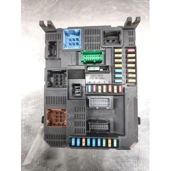 CAJA RELES / FUSIBLES e1064159 e1064160
