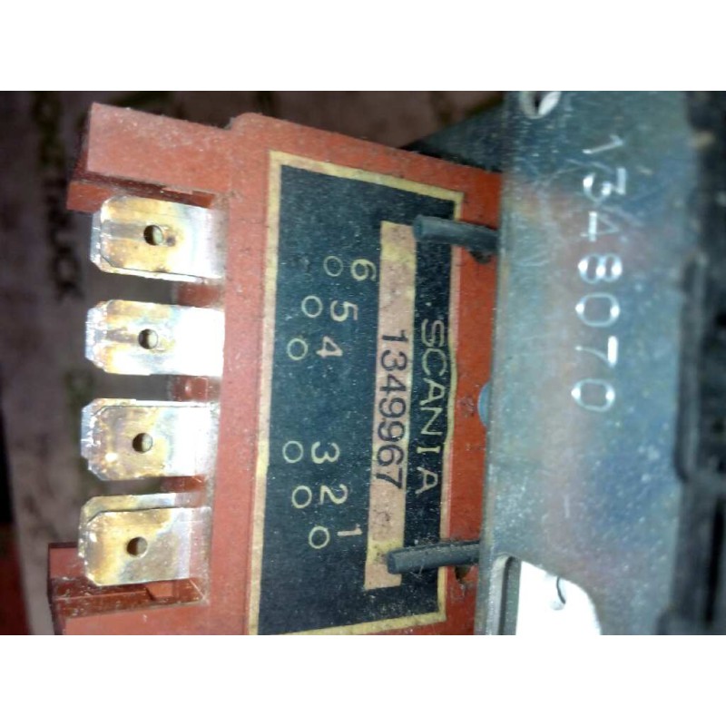 Recambio de interruptor para scania serie 4 (p/r 144 l) fsa 460 (4x2) e2 corto cr 13 / 14 b referencia OEM IAM 1349967 MANDO RET 2