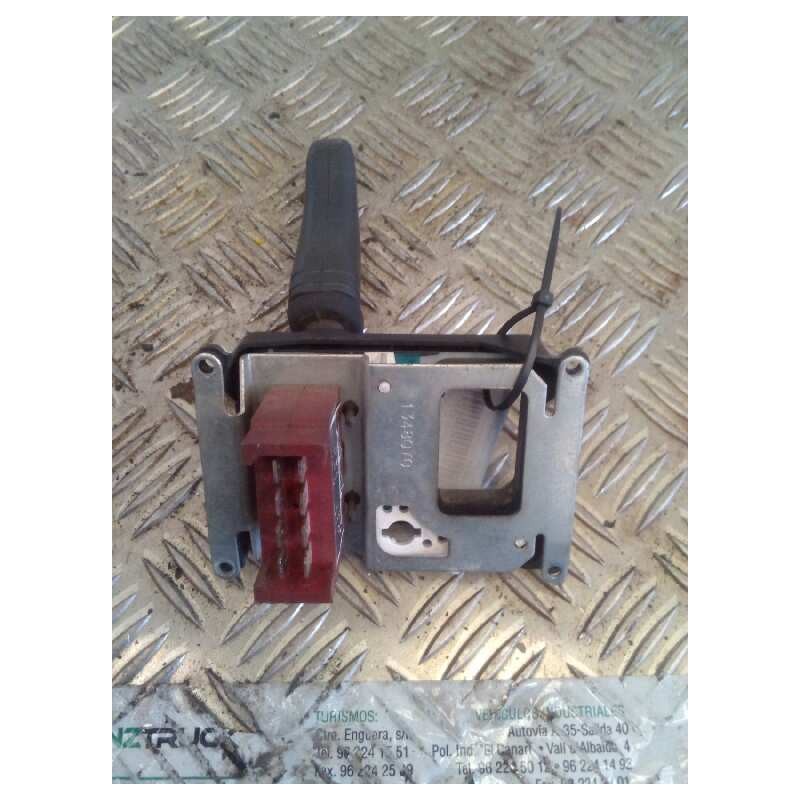 Recambio de interruptor para scania serie 4 (p/r 144 l) fsa 460 (4x2) e2 corto cr 13 / 14 b referencia OEM IAM 1349967 MANDO RET 3