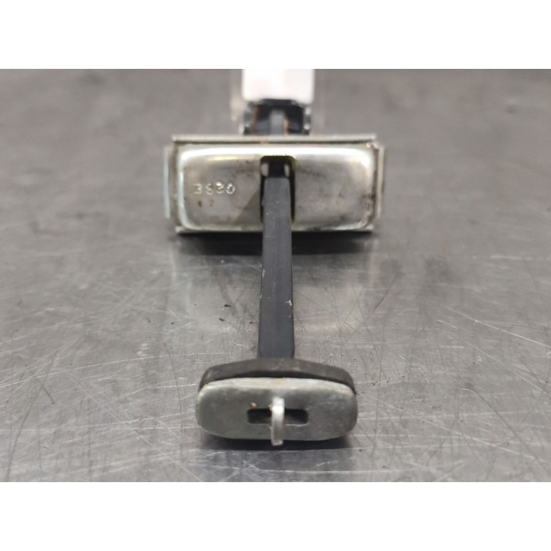 Recambio de retenedor puerta para ford focus lim. (cb4) titanium referencia OEM IAM - Blanco 2
