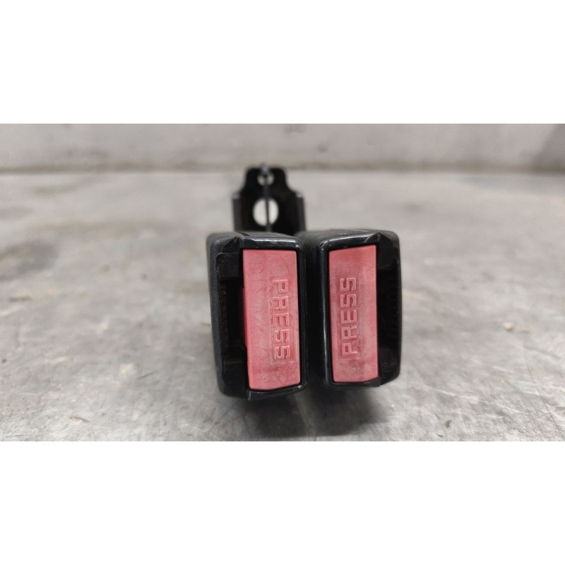 Recambio de enganche cinturon trasero izquierdo para peugeot 308 confort referencia OEM IAM EA09983  