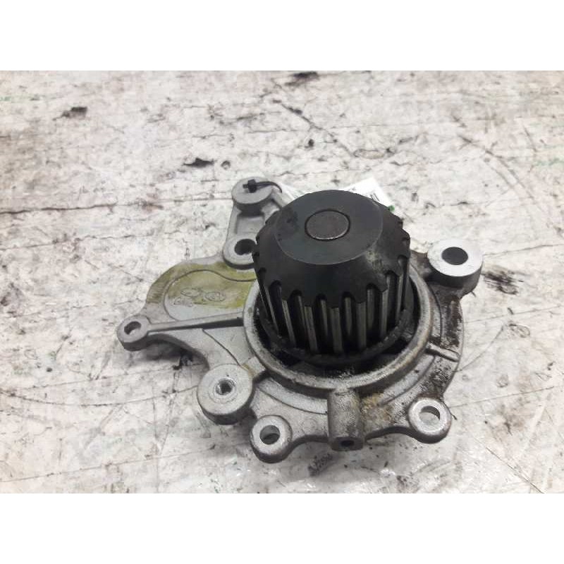 Recambio de bomba agua para kia carens 2.0 crdi ex monovolumen referencia OEM IAM 2
