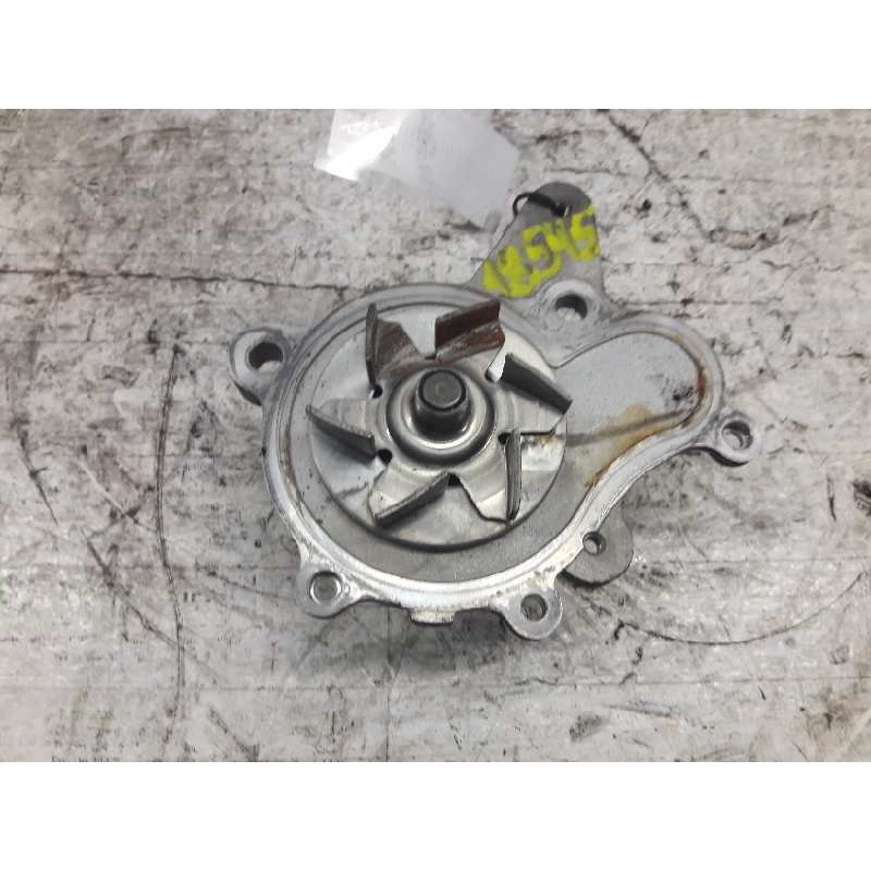 Recambio de bomba agua para kia carens 2.0 crdi ex monovolumen referencia OEM IAM 3