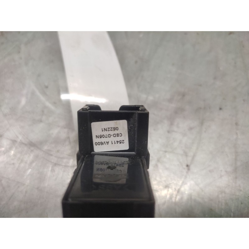Recambio de mando elevalunas trasero derecho para nissan primera berlina (p12) acenta referencia OEM IAM 25411AV600  7 PINS 2