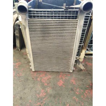 Recambio de intercooler para renault premium route 2006 fas 4x2 larga distancia referencia OEM IAM 7420833583  