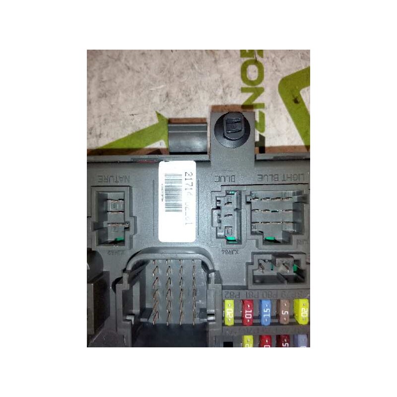 Recambio de caja reles / fusibles para renault premium route 2006 fas 4x2 larga distancia referencia OEM IAM 21714062 2171406201 - Blanco 2