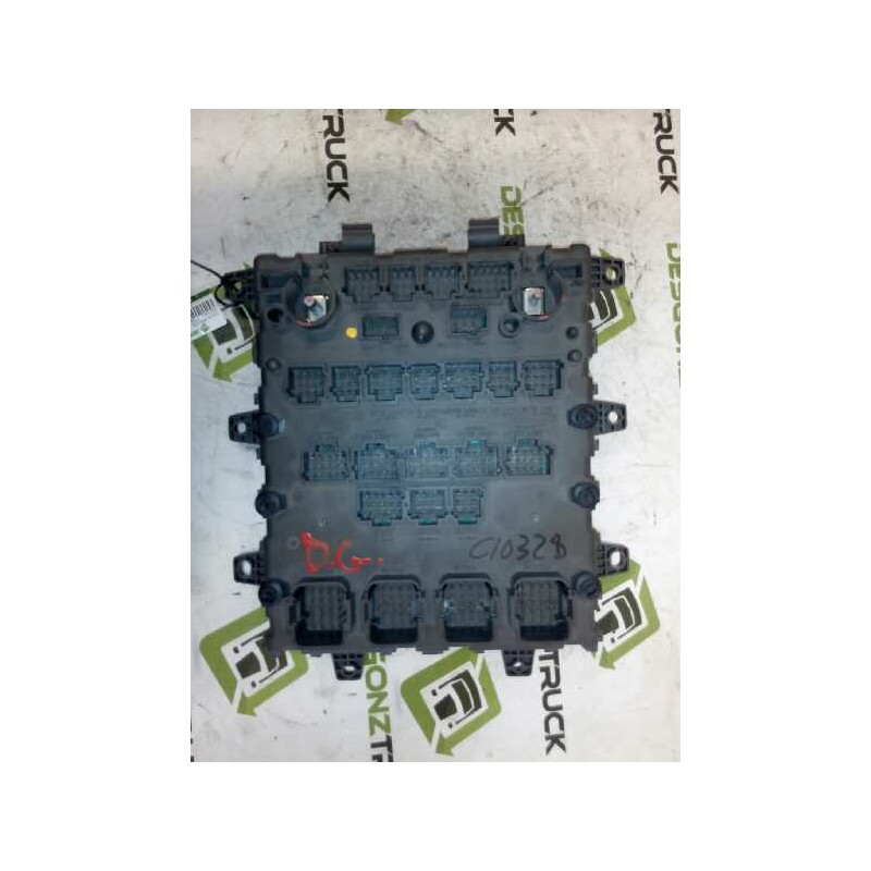 Recambio de caja reles / fusibles para renault premium route 2006 fas 4x2 larga distancia referencia OEM IAM 21714062 2171406201 - Blanco 3