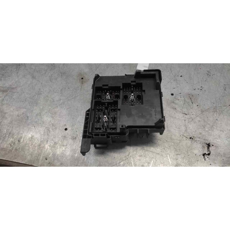 Recambio de caja reles / fusibles para hyundai i30 classic referencia OEM IAM - Negro 2