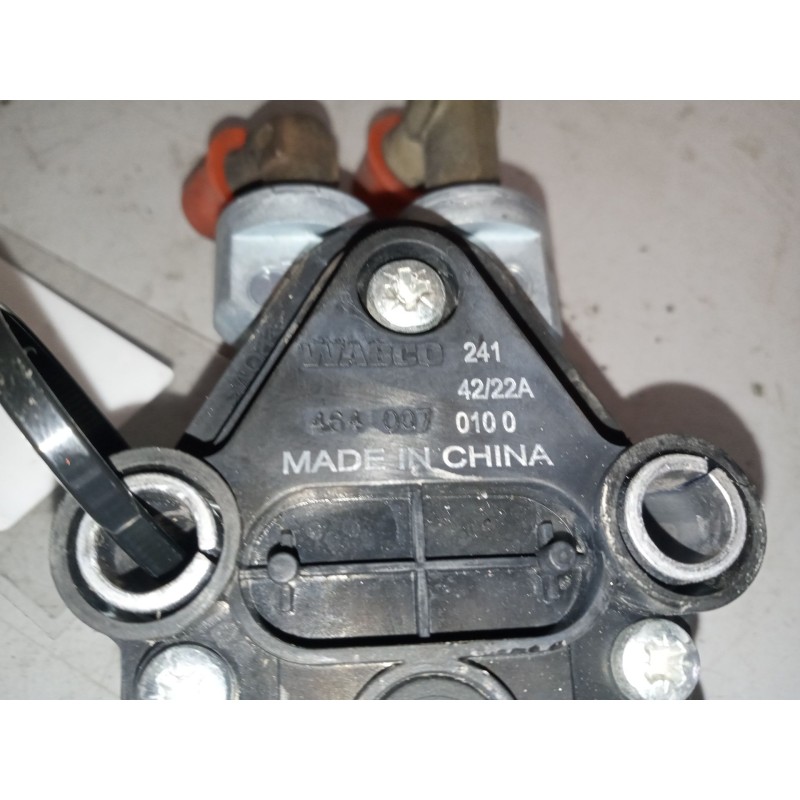 Recambio de valvula aire para scania serie p/g/r (c-clase) 15.6 diesel referencia OEM IAM 4640070100 VALVULA NIVELADORA - Blanco 2
