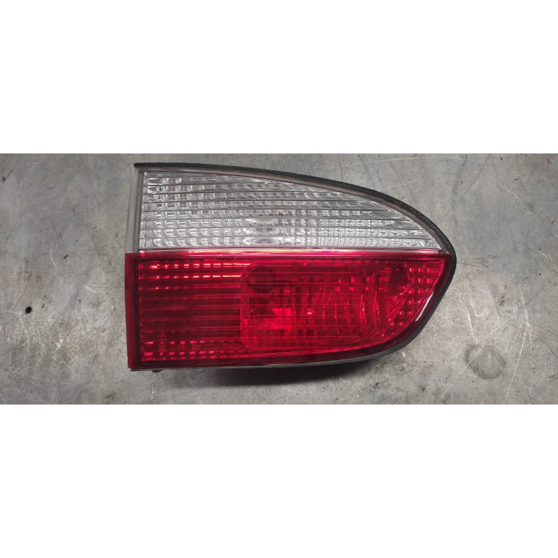 Recambio de piloto trasero izquierdo interior para hyundai h 1 h 1 furg.caja cerr.c. puerta referencia OEM IAM   3 PINS - Blanco