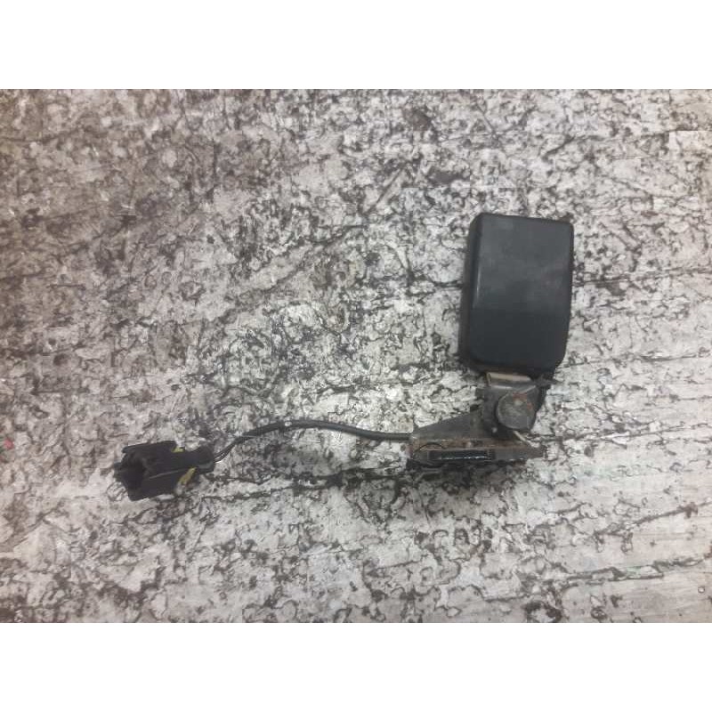 Recambio de enganche de cinturon trasero izquierdo para peugeot 207 xs pack referencia OEM IAM   