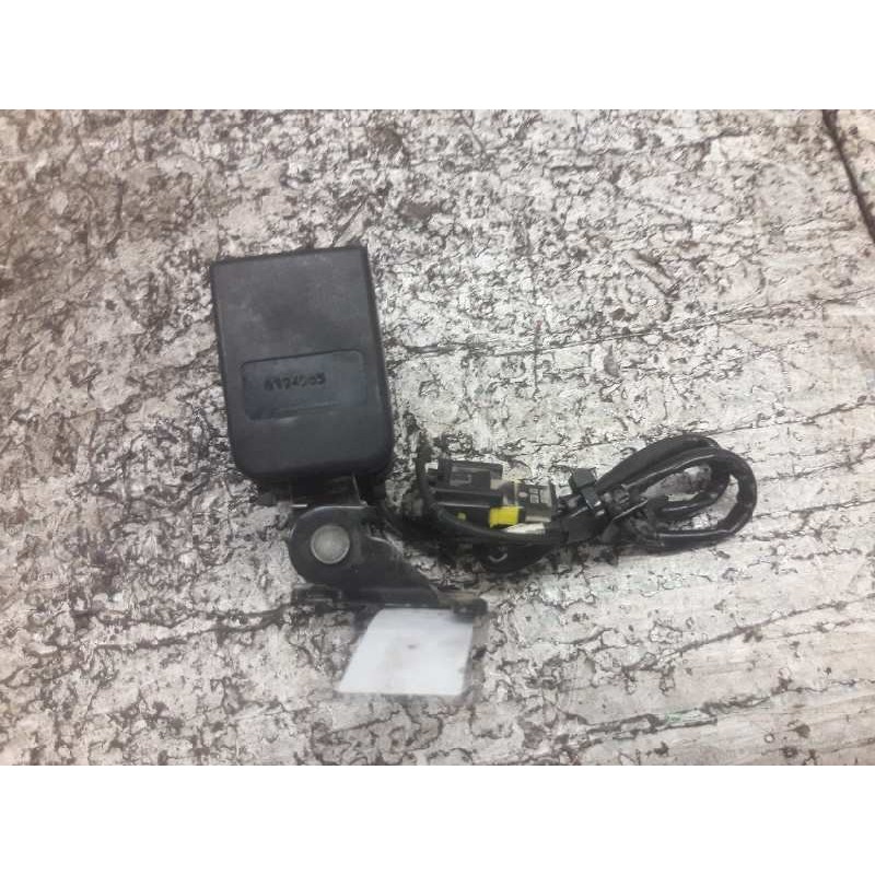 Recambio de enganche de cinturon trasero derecho para peugeot 207 xs pack referencia OEM IAM   