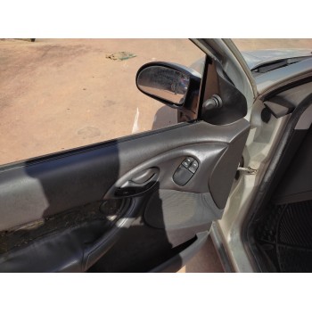 ford focus berlina (cak) del año 2001