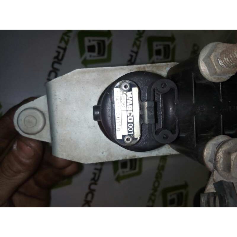 Recambio de valvula aire para iveco eurocargo chasis  (typ 130 e 23) larga distancia referencia OEM IAM 4410500110  ELECTRO VALV - Blanco 4