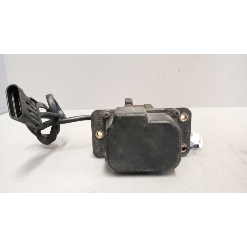 Recambio de pedal acelerador para iveco eurocargo referencia OEM IAM 41016771 2