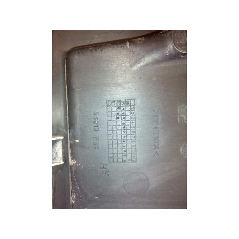Recambio de molduras traseras para nissan trucks cabstar e 110.35 referencia OEM IAM 63810F39 MOLDURA PASO DE RUEDA DERECHO 