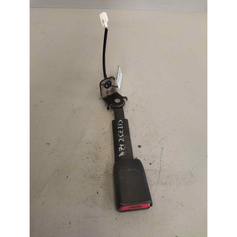 Recambio de enganche de cinturon delantero izquierdo para renault serie d referencia OEM IAM 7485139983  