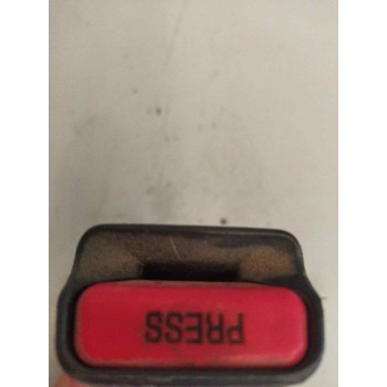 Recambio de enganche de cinturon delantero izquierdo para renault serie d referencia OEM IAM 7485139983  