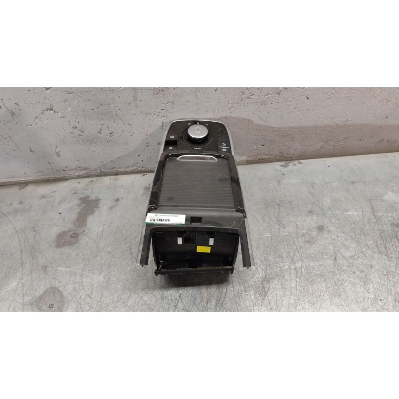 Recambio de consola central para kia niro i (de) e-niro referencia OEM IAM 84670q4000  