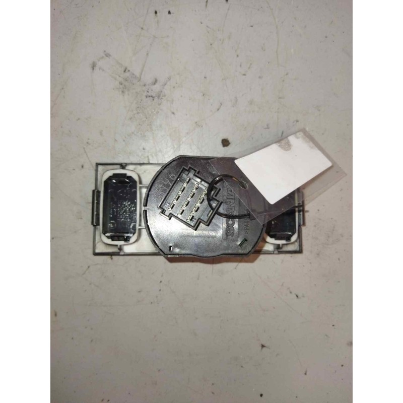 Recambio de interruptor para scania serie p/g/r (l-clase) 12.7 diesel referencia OEM IAM 1899842  INTERRUPTOR BLOQUEO - Blanco 2