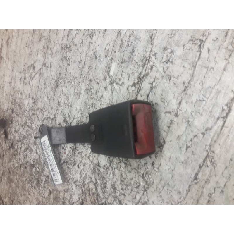 Recambio de enganche de cinturon delantero derecho para renault clio iii 20 aniversario referencia OEM IAM 33030395 684038 