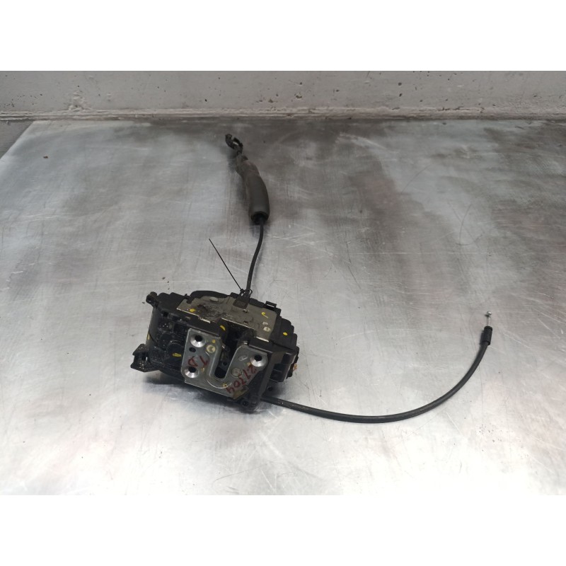 Recambio de cerradura puerta trasera derecha para renault megane iii berlina 5 p business referencia OEM IAM 825020002r  