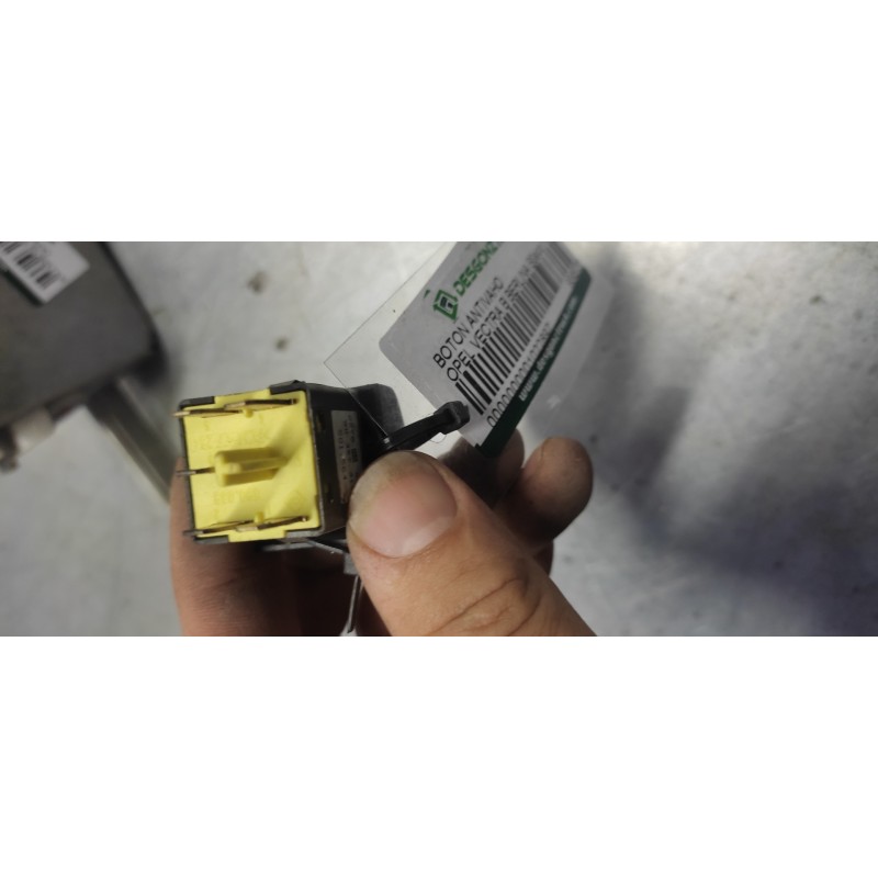 Recambio de boton antivaho para opel vectra b berlina básico (1999) referencia OEM IAM 90457319 2