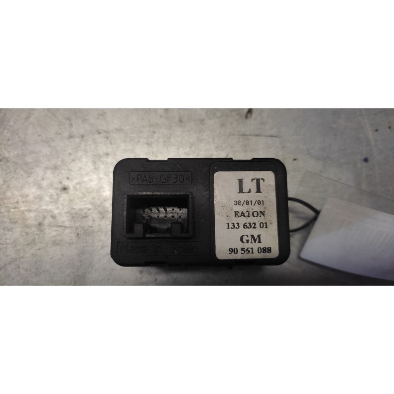 Recambio de mando elevalunas delantero izquierdo para opel astra g berlina club referencia OEM IAM 90561088 2
