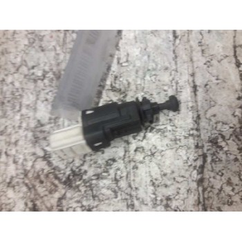 INTERRUPTOR 8200276361 4 PINS LUZ DE FRENO