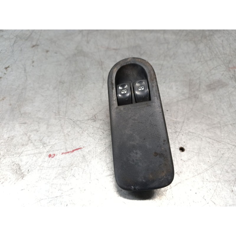 Recambio de mando elevalunas delantero izquierdo para renault clio iii dynamique referencia OEM IAM 8200356519  