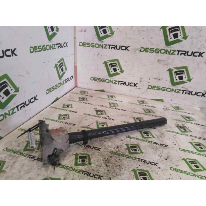 Recambio de soporte guardabarros trasero para renault serie t fg 4x2 cabina high-sleeper referencia OEM IAM DERECHO  