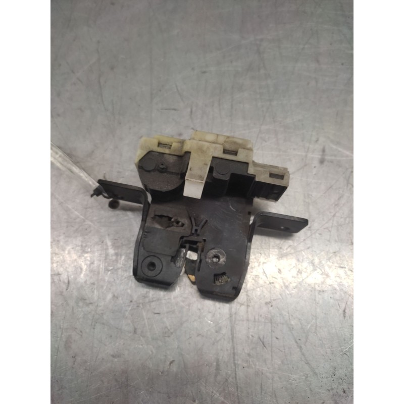 Recambio de capo para renault clio iii dynamique referencia OEM IAM 8200076240E  4 PINS - Plata 2