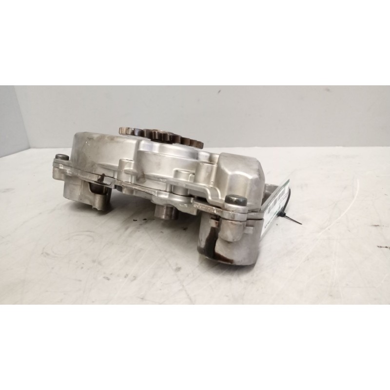 Recambio de bomba aceite para volvo fm 460 12.8 diesel referencia OEM IAM 21736639 - Blanco 2
