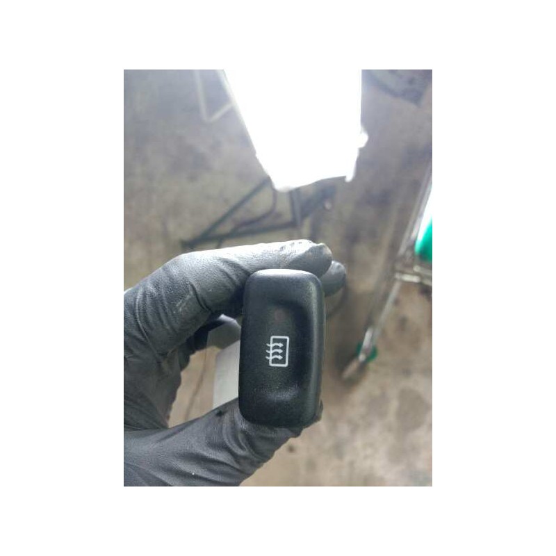 Recambio de boton antivaho para nissan primera berl./familiar (p10/w10) gx berlina (a,e) referencia OEM IAM - Blanco 2