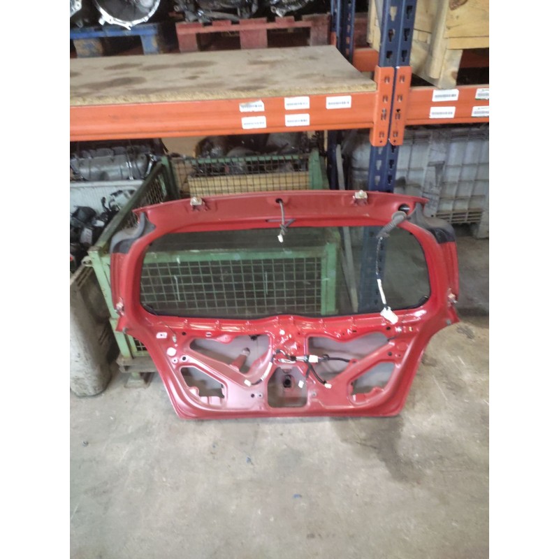 Recambio de porton trasero para toyota yaris 1.0 cat referencia OEM IAM - Rojo 2