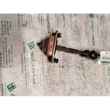 RETENEDOR PUERTA TRASERA DERECHA 
