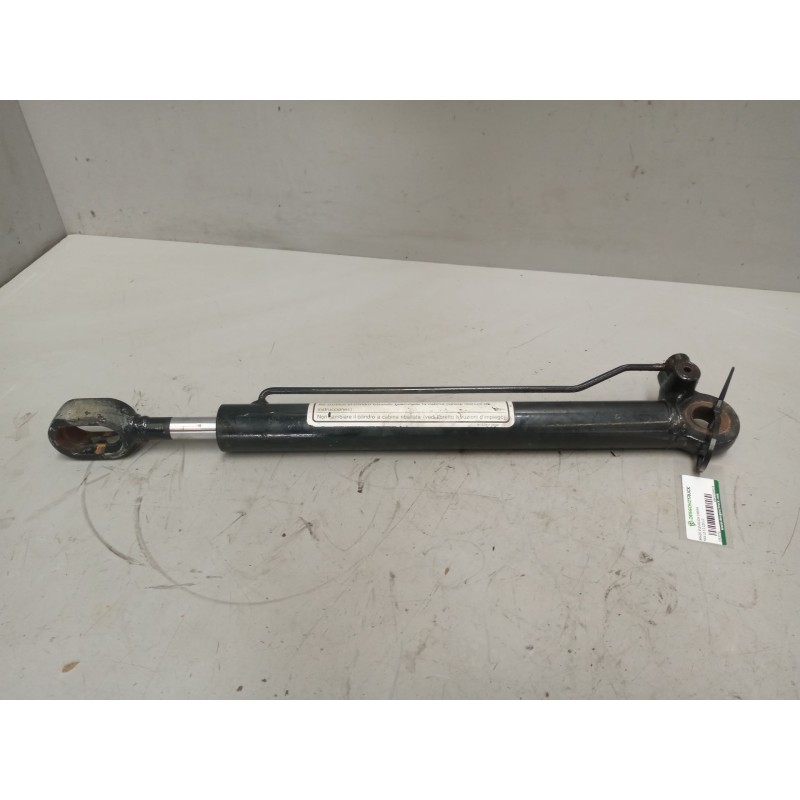 Recambio de brazo elevacion cabina para man le 12.225 lc referencia OEM IAM 85417236018  