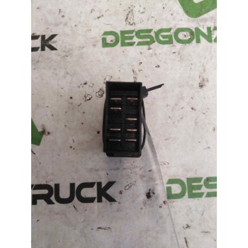 Recambio de mando elevalunas delantero derecho para iveco eurocargo 05.03  5.9 diesel referencia OEM IAM 504096615  