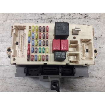 CAJA RELES / FUSIBLES 