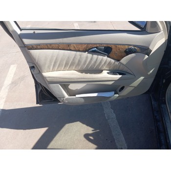 mercedes-benz clase e (w211) berlina del año 2004