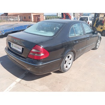 mercedes-benz clase e (w211) berlina del año 2004