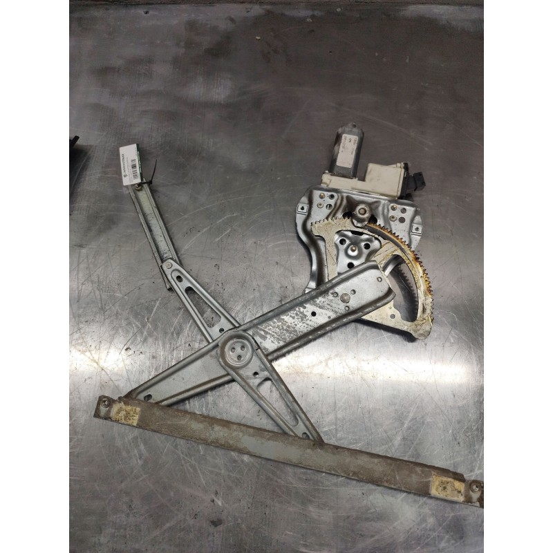 Recambio de elevalunas delantero derecho para toyota corolla (_e12_) 2.0 d-4d (cde120r_, cde120l_) referencia OEM IAM 69810-0213 - Plata
