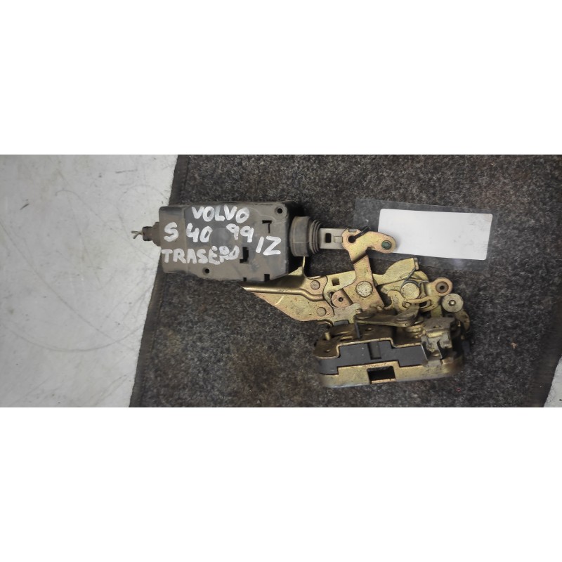 Recambio de cerradura puerta trasera izquierda para volvo s40 berlina td referencia OEM IAM 2