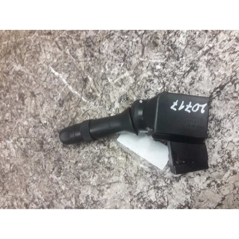 Recambio de mando limpia para toyota auris active referencia OEM IAM 17F144 17F582 13 PINS 3
