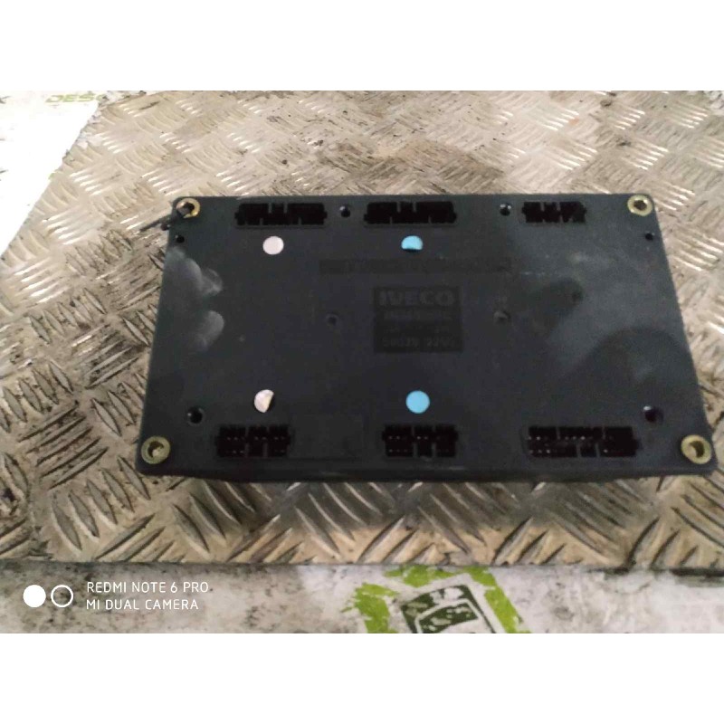 Recambio de caja reles / fusibles para iveco eurocargo 05.03  fg 75 e tráfico urbano referencia OEM IAM 500392255 - Azul 2