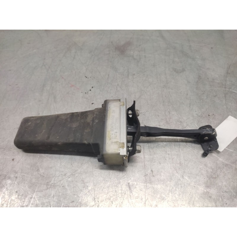 Recambio de retenedor puerta para land rover discovery v6 td se referencia OEM IAM TRASERO IZQUIERDO  