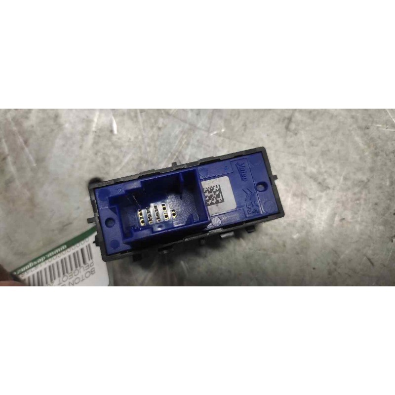 Recambio de boton esp para peugeot 208 style referencia OEM IAM 96750117ZD 4 PINS 2