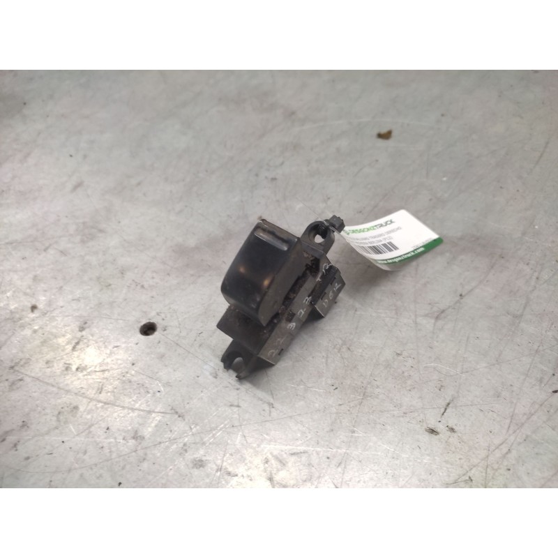 Recambio de mando elevalunas trasero derecho para nissan primera berlina (p12) acenta referencia OEM IAM 25411AV600  7 PINS