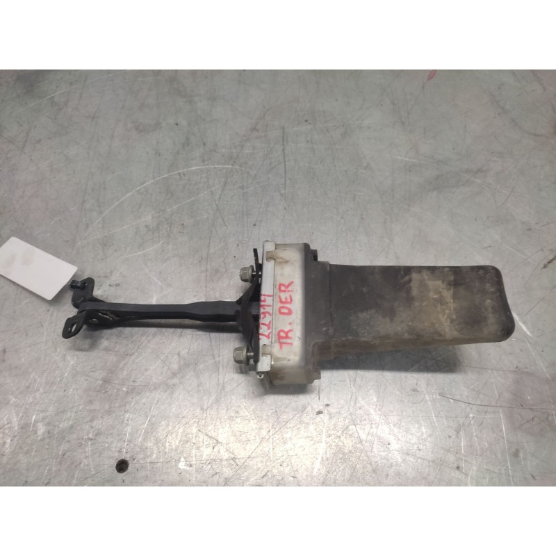 Recambio de retenedor puerta para land rover discovery v6 td se referencia OEM IAM TRASERO DERECHO  